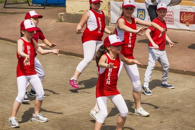 Hip hop dans grubu çocukların gerçekleştirir