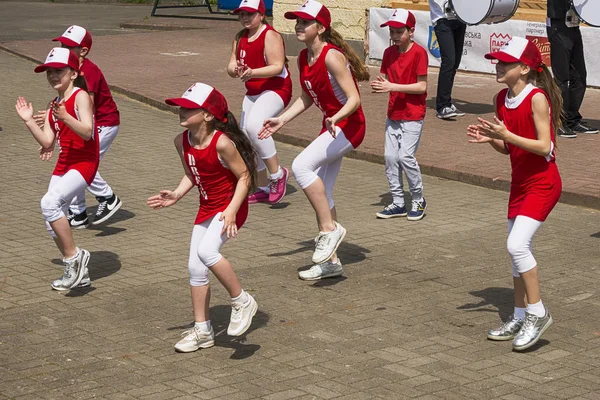 Hip hop dans grubu çocukların gerçekleştirir