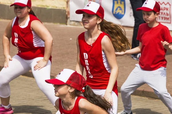  Hip hop dans grubu çocukların gerçekleştirir