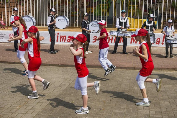 Hip hop dans grubu çocukların gerçekleştirir