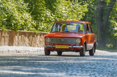 Eski retro araba yarış Leopolis gr katılım Vaz-2101 alma
