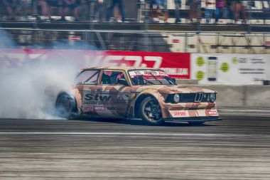Pilot Marek Wartalowicz üzerinde otomobil markası Bmw tr üstesinden gelir.