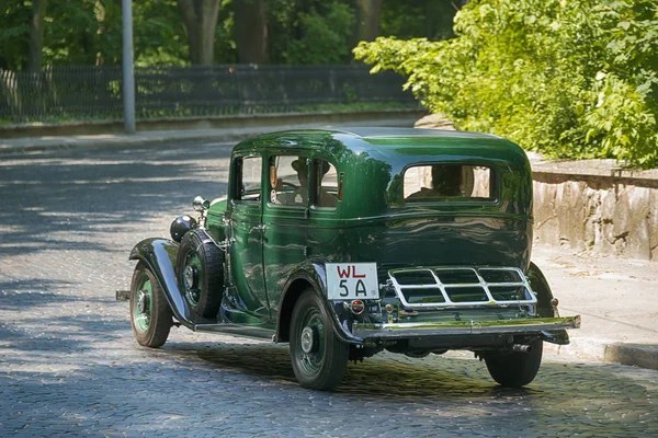 Staré retro auto Fiat 518 přičemž účast v závodě Leopolis gr — Stock fotografie