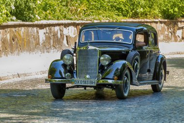 Eski retro araba yarış Mercedes Benz W 143 alarak katılım 