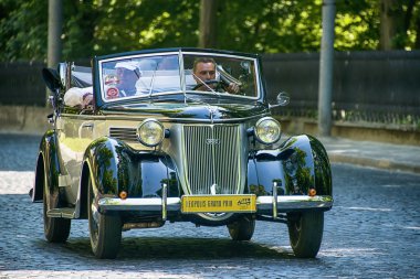 Eski retro araba yarış Leopol avare W 23 alarak katılım