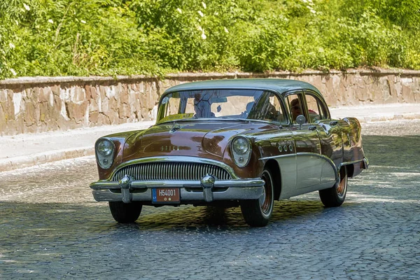 Vecchia auto retrò Buick Special partecipazione in gara Leopoli — Foto Stock