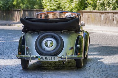 Eski retro araba yarış Leopol avare W 23 alarak katılım