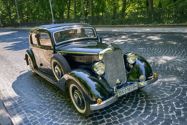 Old retro car  Mercedes Benz W 143 taking participation in race — Stock Photo, Image