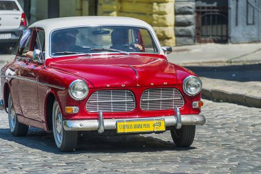 Eski retro araba yarış Leo Volvo Amazon 121 alarak katılım