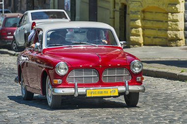 Eski retro araba yarış Leo Volvo Amazon 121 alarak katılım