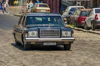 Eski retro araba yarış Leopolis gr katılım Zil-115 alma