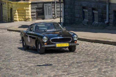 Yarış katılım alarak eski retro araba Volvo Amazon P1800e 