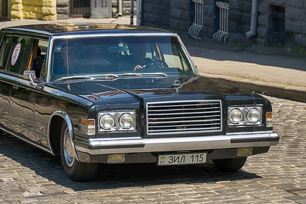 Staré retro auto Zil -115 přičemž účast v závodě Leopolis gr — Stock fotografie