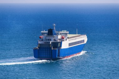 Denizde İtalyan feribot seferleri