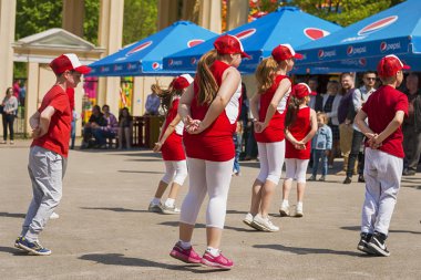 Hip hop dans grubu çocukların gerçekleştirir