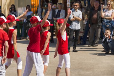 Hip hop dans grubu çocukların gerçekleştirir