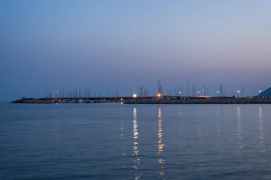 Yatlar çapa Salerno, İtalya'nın liman içinde düştü.