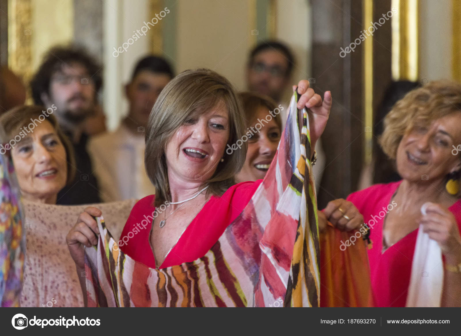 amateur women singing Amateur women singing