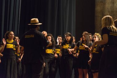Amatör kolektifleri arasında koro şarkı Festivali.