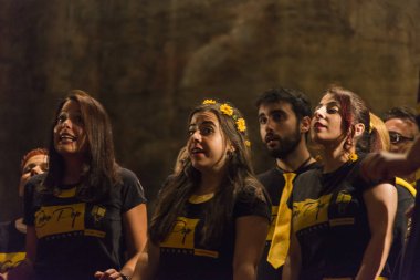 Amatör kolektifleri arasında koro şarkı Festivali.