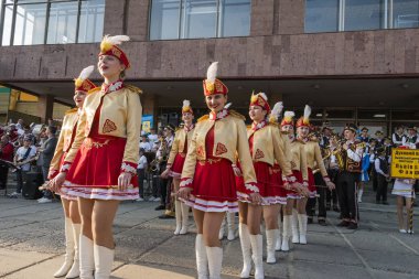 Lviv, Ukrayna - 05 Mayıs 2018: Şehir günü kutlama etkinlikleri. Öğrencileri şehir merkezi yakınlarındaki tatil sırasında yürüyüş .