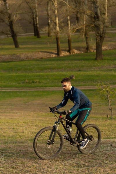 Cyclist Rides Woods — Stock Photo, Image