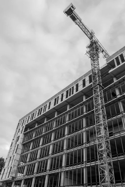 Photo Noir Blanc Immeuble Résidentiel Plusieurs Étages Construction Une Grue — Photo