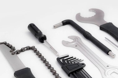 İzole edilmiş beyaz arkaplan üzerindeki bisiklet aracı