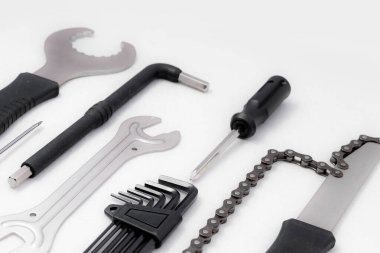 İzole edilmiş beyaz arkaplan üzerindeki bisiklet aracı