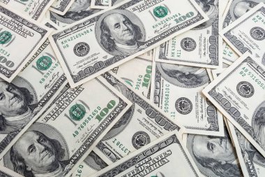 Amerikan doları dokusu. Yüz dolarlık banknotların arka planı.