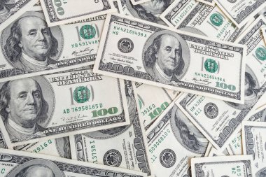Amerikan doları dokusu. Yüz dolarlık banknotların arka planı.