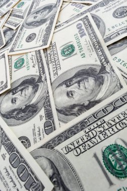 Amerikan doları dokusu. Yüz dolarlık banknotların arka planı.