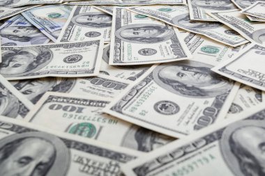 Amerikan doları dokusu. Yüz dolarlık banknotların arka planı.