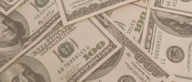 Dokuma Amerikan doları manzarası. Yüz dolarlık banknotların arka planı.