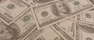 Dokuma Amerikan doları manzarası. Yüz dolarlık banknotların arka planı.