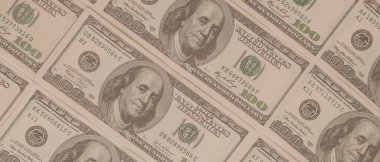 Dokuma Amerikan doları manzarası. Yüz dolarlık banknotların arka planı.