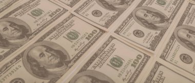 Dokuma Amerikan doları manzarası. Yüz dolarlık banknotların arka planı.