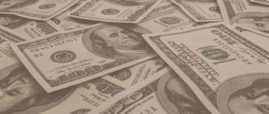 Dokuma Amerikan doları manzarası. Yüz dolarlık banknotların arka planı.