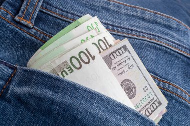 Kotun cebinden dolar ve euro çıkıyor.