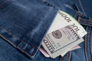 Kotun cebinden dolar ve euro çıkıyor.