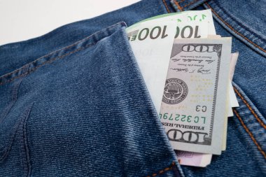 Kotun cebinden dolar ve euro çıkıyor.