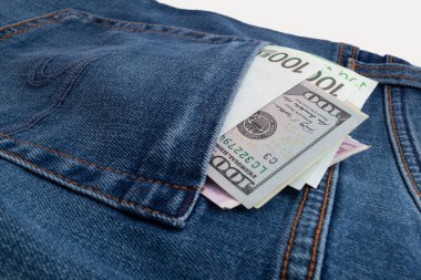 Kotun cebinden dolar ve euro çıkıyor.