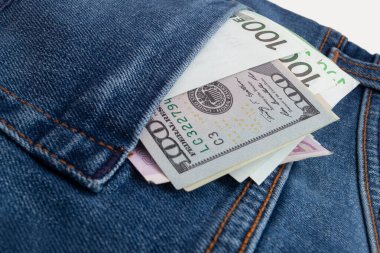 Kotun cebinden dolar ve euro çıkıyor.