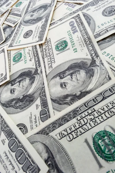 Amerikan doları dokusu. Yüz dolarlık banknotların arka planı.
