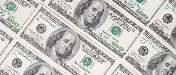Dokuma Amerikan doları manzarası. Yüz dolarlık banknotların arka planı.