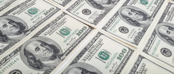 Dokuma Amerikan doları manzarası. Yüz dolarlık banknotların arka planı.