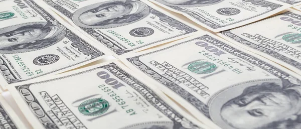 Dokuma Amerikan doları manzarası. Yüz dolarlık banknotların arka planı.