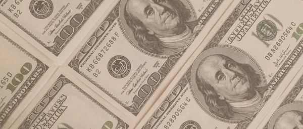 Dokuma Amerikan doları manzarası. Yüz dolarlık banknotların arka planı.