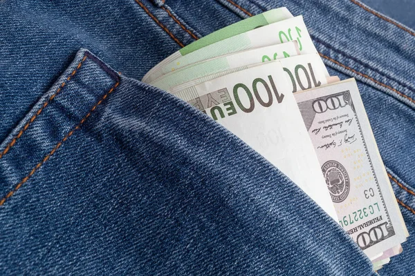 Kotun cebinden dolar ve euro çıkıyor.