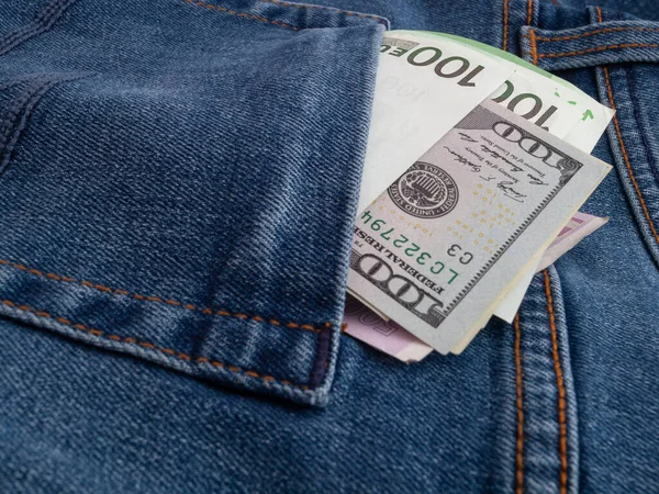 Kotun cebinden dolar ve euro çıkıyor.